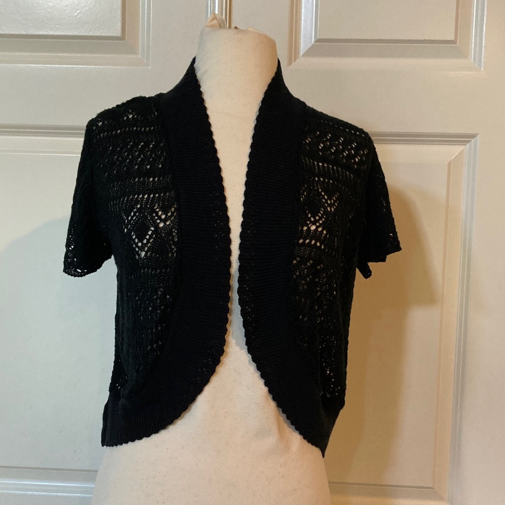 NWOT Black Open-Front Knit Shrug